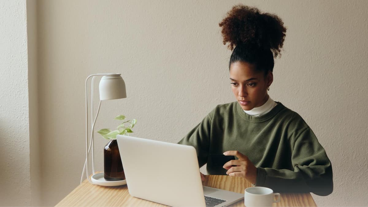 Students learning Portuguese online